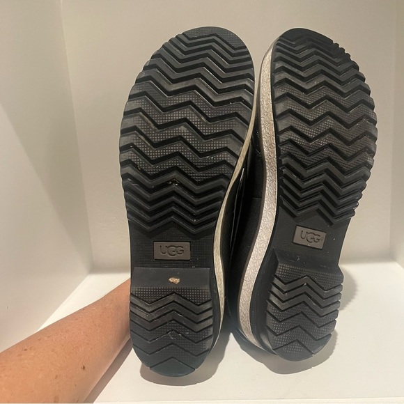 UGG Australia Waterproof Adjustable Strap Snap Closure Women’s Winter Boots-8 - Picture 5 of 7